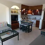 Apartment, Pool And Sea View شقة